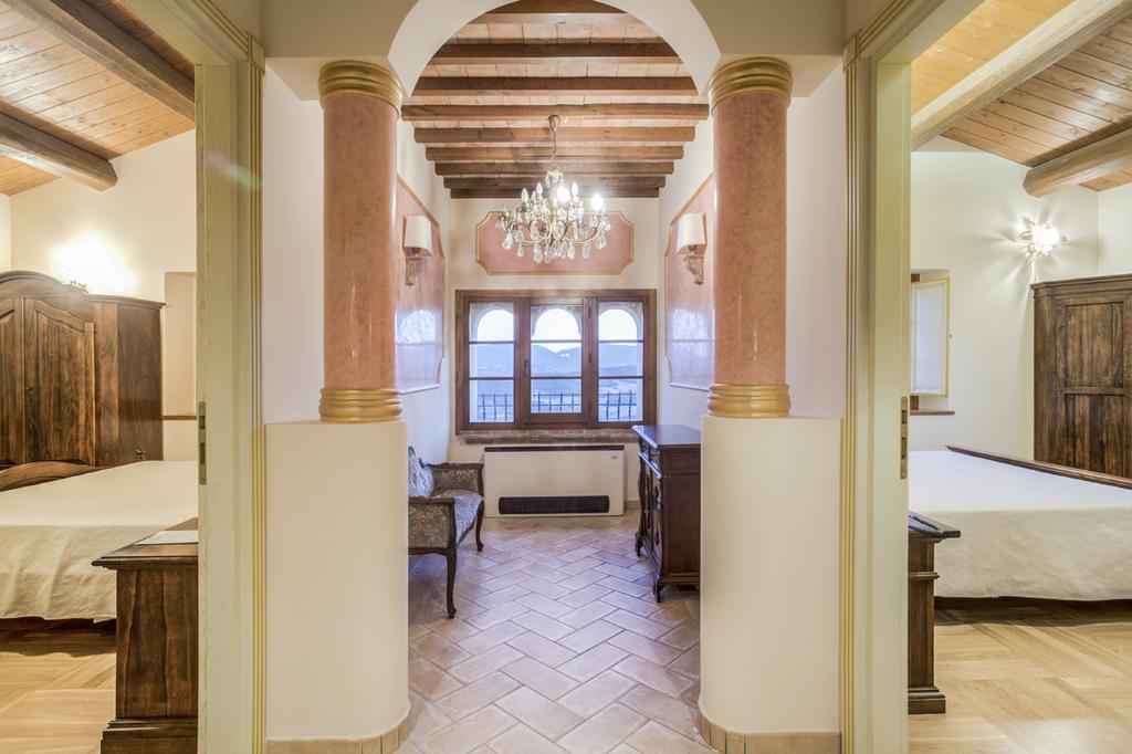 La Castellaia Resort Фабриано Экстерьер фото